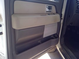 2010 FORD F-150, WHITE, XLT MODEL, CREW CAB, 5.4L, AT, 2WD.  F26518